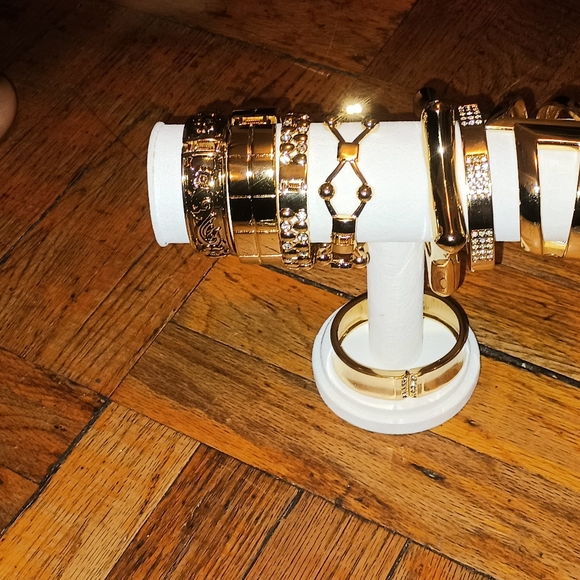 Bracelets - Picture 5 of 9